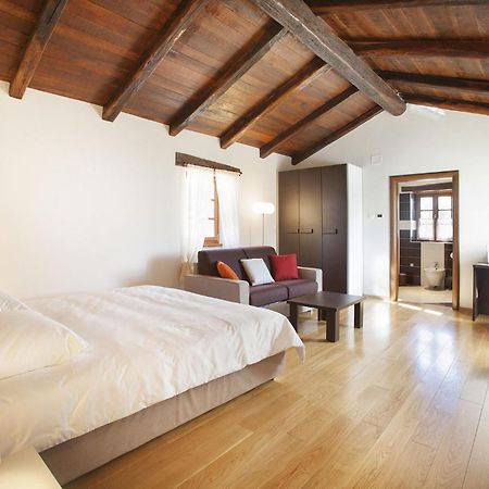 Villa Poropati, Groznjan, Istria - Luxury Countryside Estate For Up To 19 Persons - Large Pool Of 80M2 With Kids Section Εξωτερικό φωτογραφία