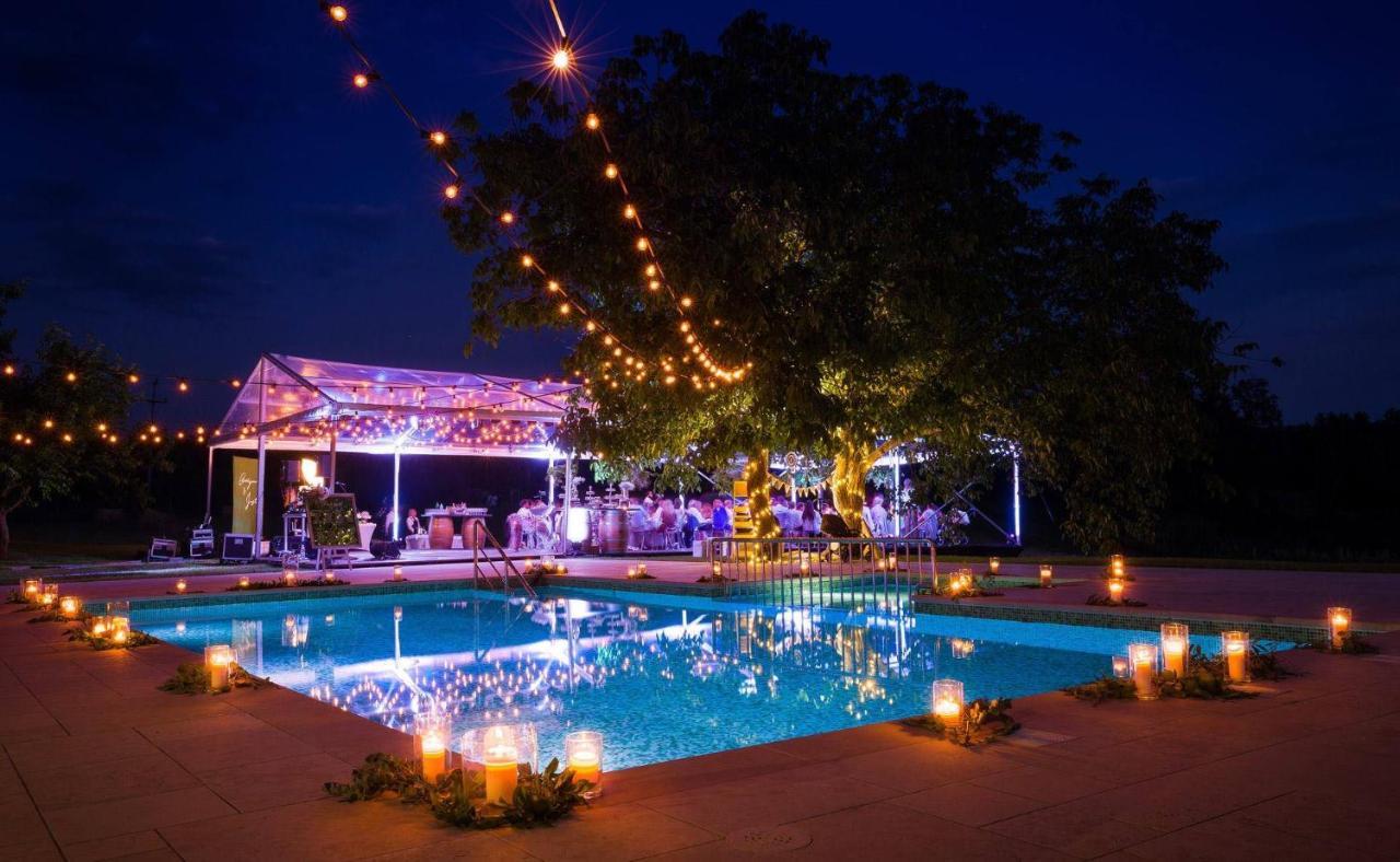 Villa Poropati, Groznjan, Istria - Luxury Countryside Estate For Up To 19 Persons - Large Pool Of 80M2 With Kids Section Εξωτερικό φωτογραφία