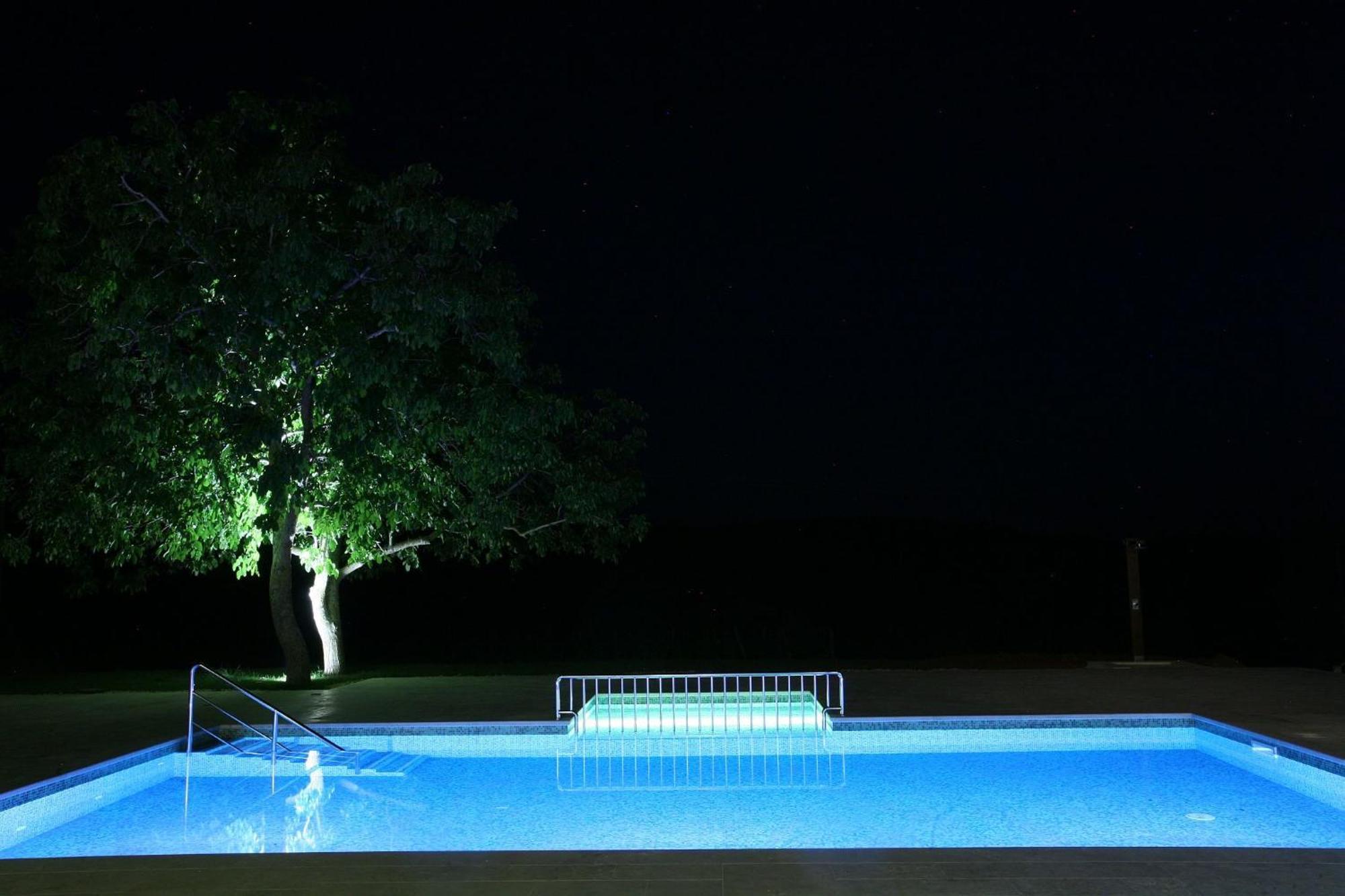 Villa Poropati, Groznjan, Istria - Luxury Countryside Estate For Up To 19 Persons - Large Pool Of 80M2 With Kids Section Εξωτερικό φωτογραφία