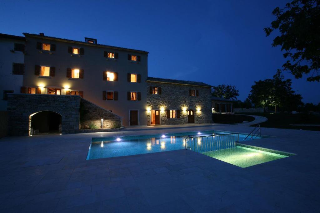 Villa Poropati, Groznjan, Istria - Luxury Countryside Estate For Up To 19 Persons - Large Pool Of 80M2 With Kids Section Δωμάτιο φωτογραφία