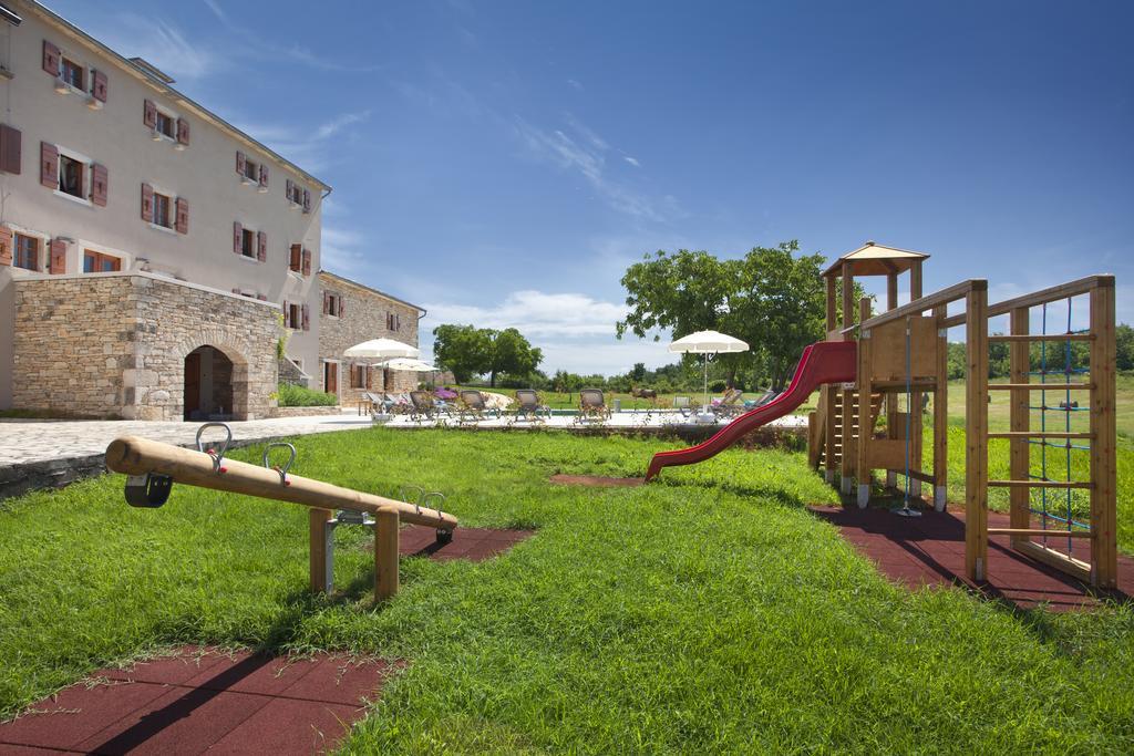 Villa Poropati, Groznjan, Istria - Luxury Countryside Estate For Up To 19 Persons - Large Pool Of 80M2 With Kids Section Εξωτερικό φωτογραφία