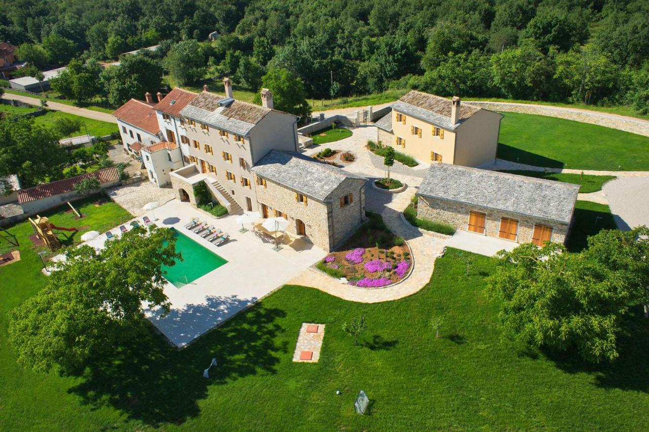 Villa Poropati, Groznjan, Istria - Luxury Countryside Estate For Up To 19 Persons - Large Pool Of 80M2 With Kids Section Εξωτερικό φωτογραφία