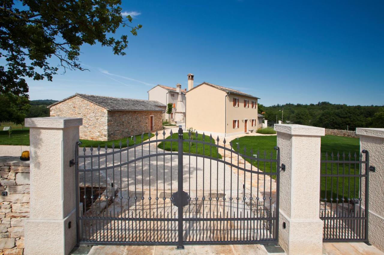 Villa Poropati, Groznjan, Istria - Luxury Countryside Estate For Up To 19 Persons - Large Pool Of 80M2 With Kids Section Εξωτερικό φωτογραφία