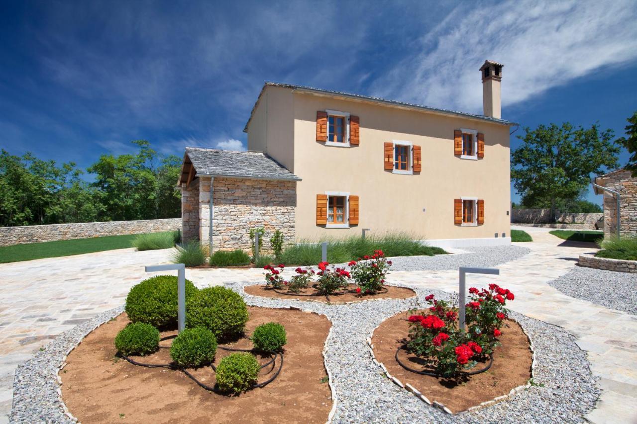 Villa Poropati, Groznjan, Istria - Luxury Countryside Estate For Up To 19 Persons - Large Pool Of 80M2 With Kids Section Εξωτερικό φωτογραφία