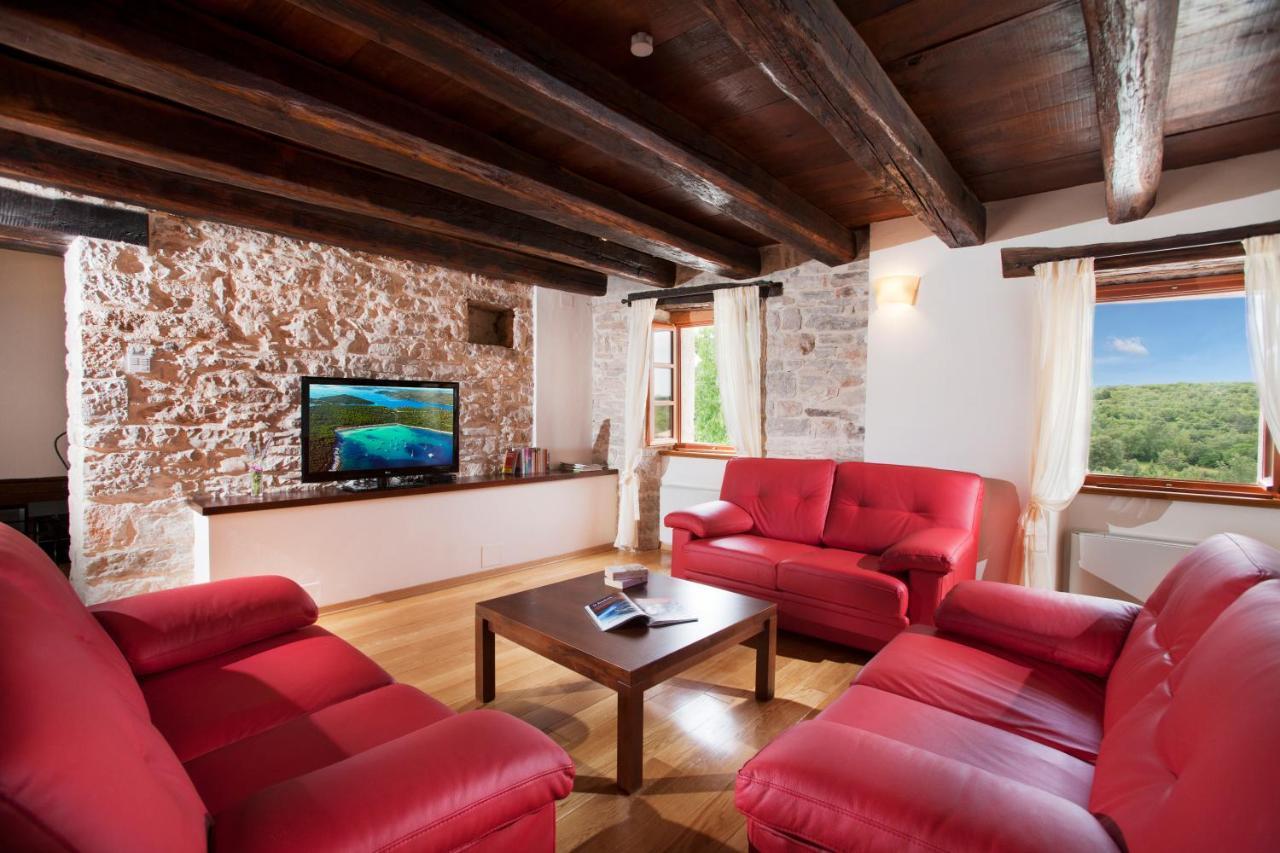 Villa Poropati, Groznjan, Istria - Luxury Countryside Estate For Up To 19 Persons - Large Pool Of 80M2 With Kids Section Εξωτερικό φωτογραφία