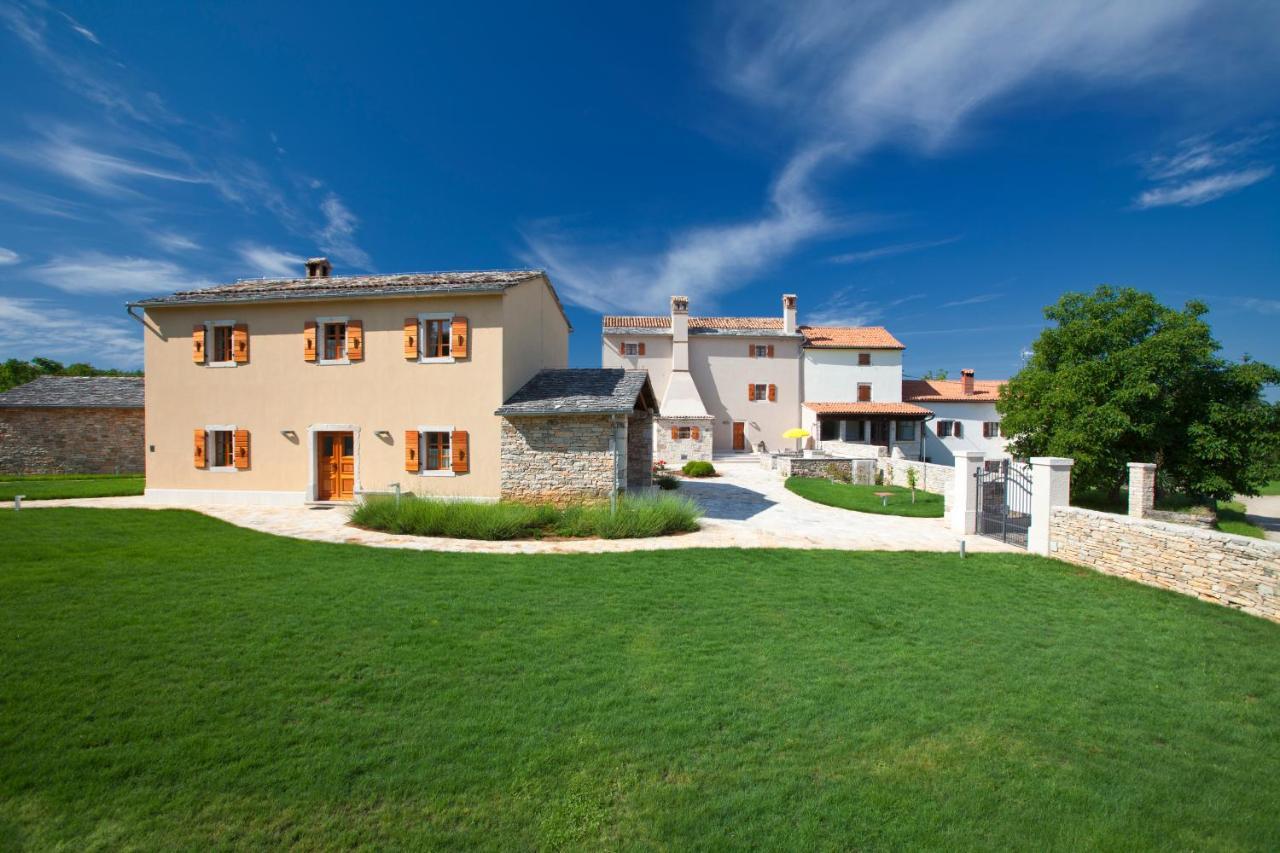 Villa Poropati, Groznjan, Istria - Luxury Countryside Estate For Up To 19 Persons - Large Pool Of 80M2 With Kids Section Εξωτερικό φωτογραφία