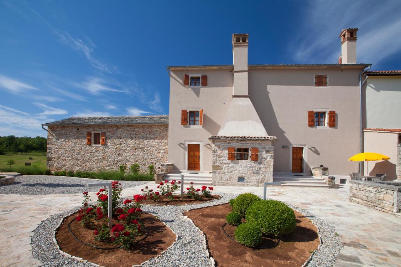 Villa Poropati, Groznjan, Istria - Luxury Countryside Estate For Up To 19 Persons - Large Pool Of 80M2 With Kids Section Εξωτερικό φωτογραφία